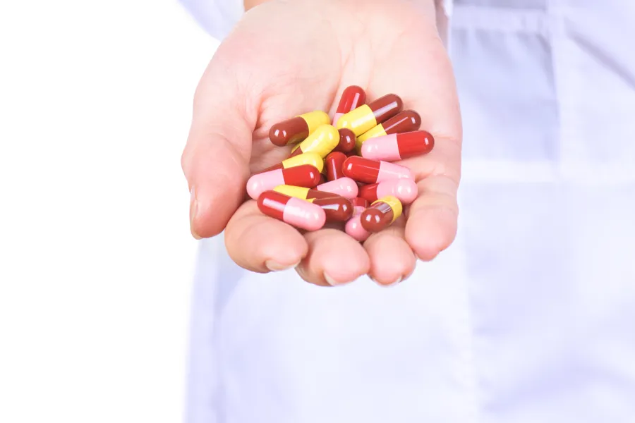 En hånd med piller