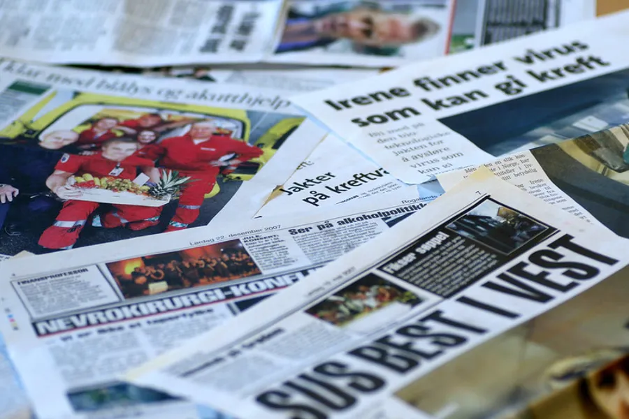 Et nærbilde av en avis
