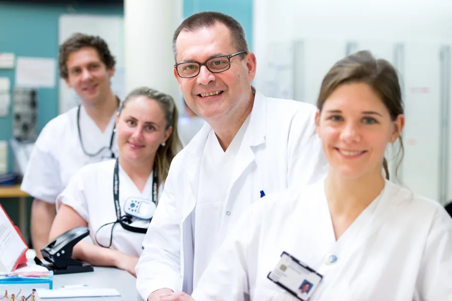 Ansatte i sykehusuniform