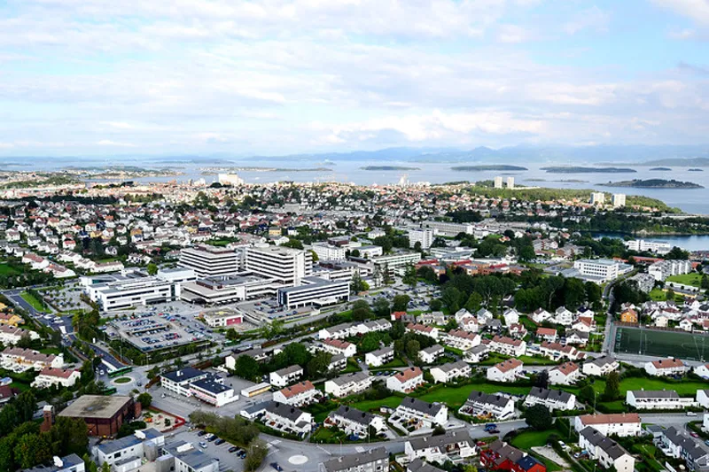 Flyfoto av sykehusets områder på Våland.