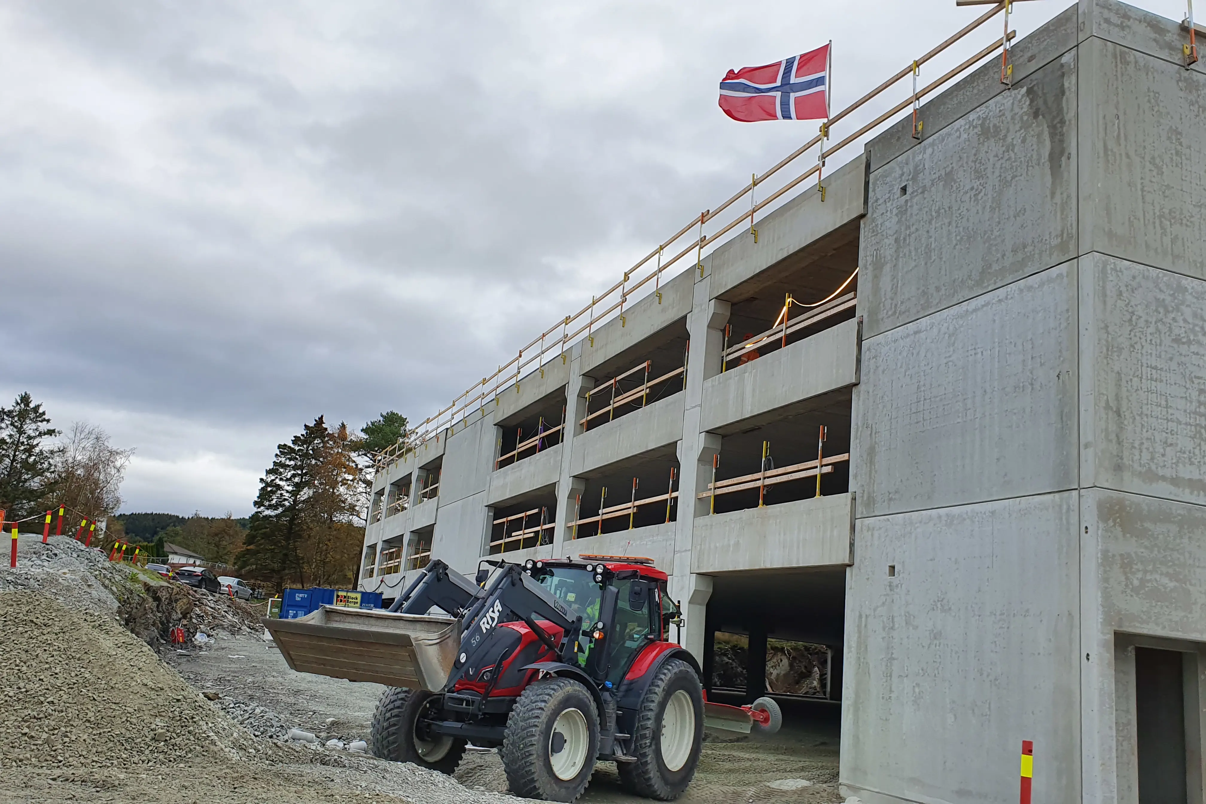 Kranselag på p-hus på SUS2023
